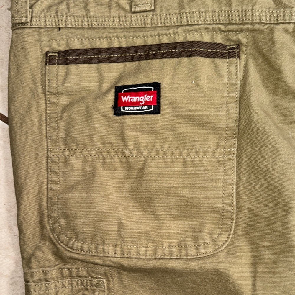 Wrangler Men's Cargo Pants - Olive - Picture 9 of 9